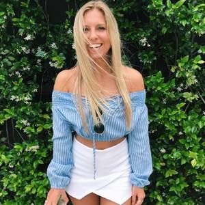 Meet your Posher, Lauren